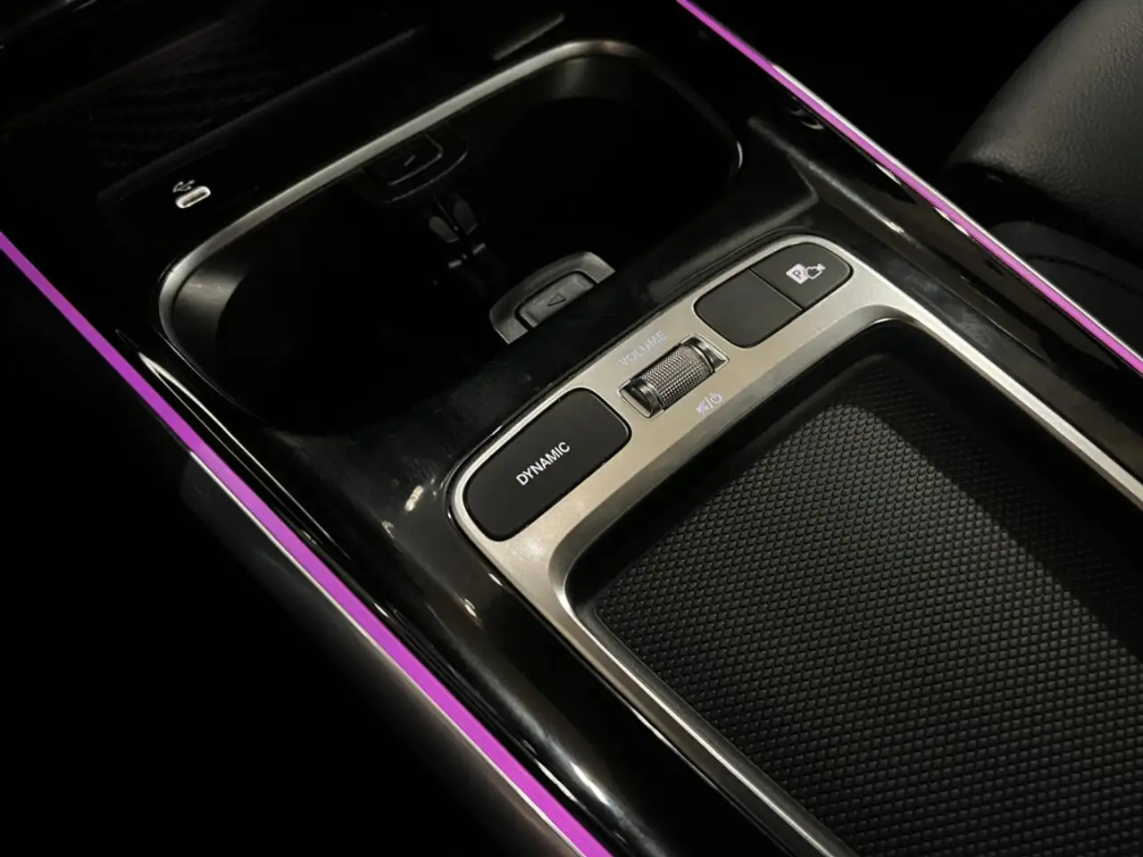 Mercedes-Benz GLB снимка Mercedes-Benz GLB
