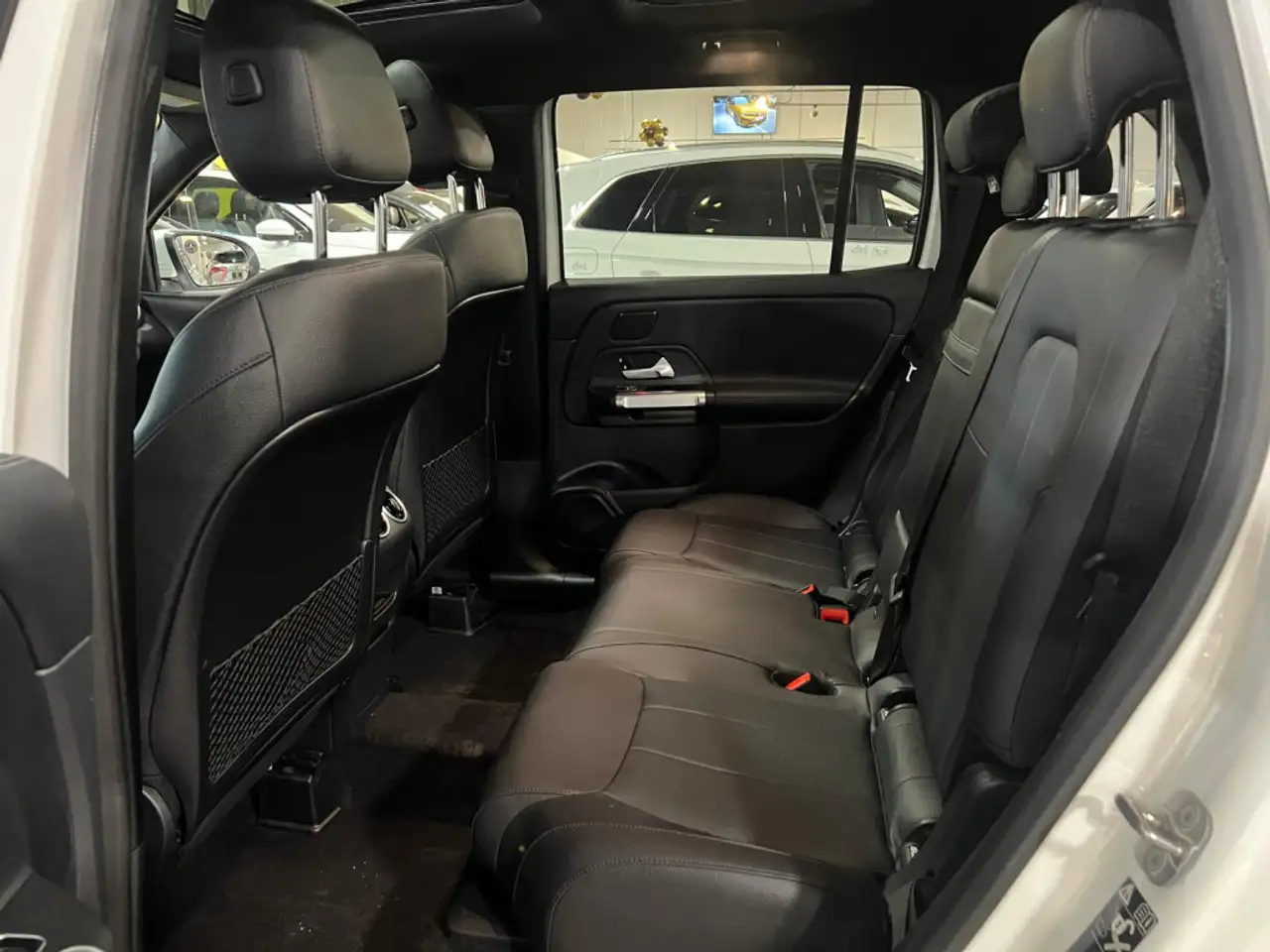 Mercedes-Benz GLB снимка Mercedes-Benz GLB