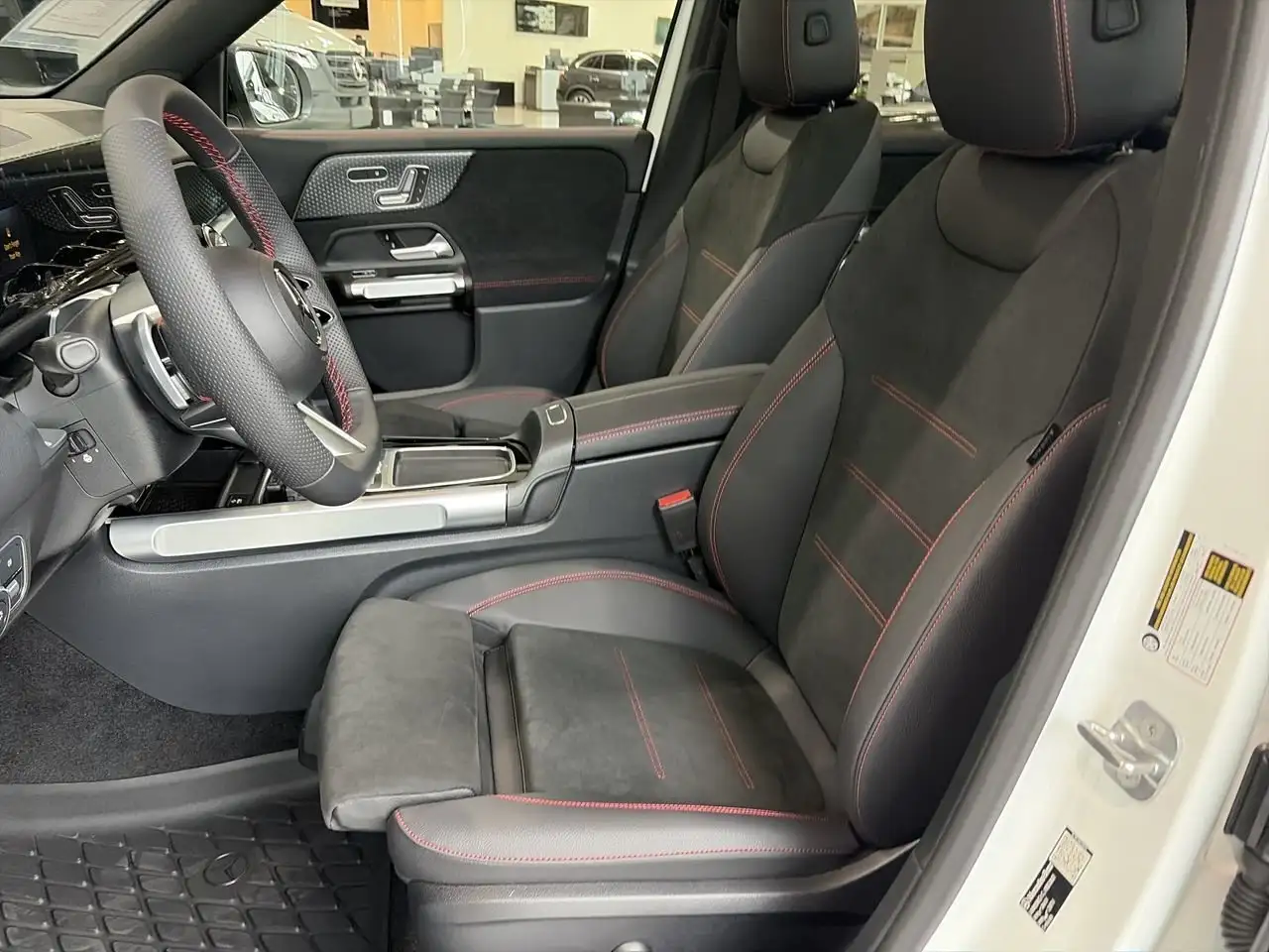 Mercedes-Benz GLB снимка Mercedes-Benz GLB