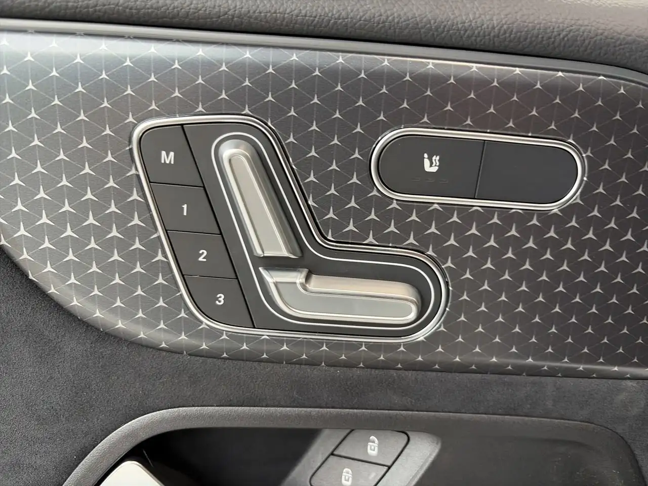 Mercedes-Benz GLB снимка Mercedes-Benz GLB