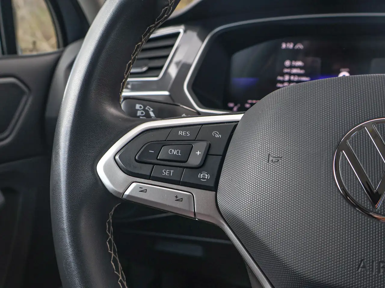 Volkswagen Tiguan снимка Volkswagen Tiguan