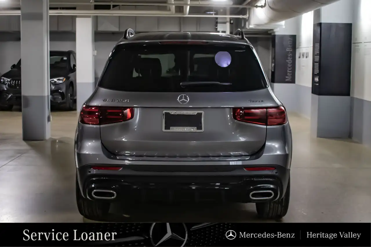Mercedes-Benz GLB снимка Mercedes-Benz GLB