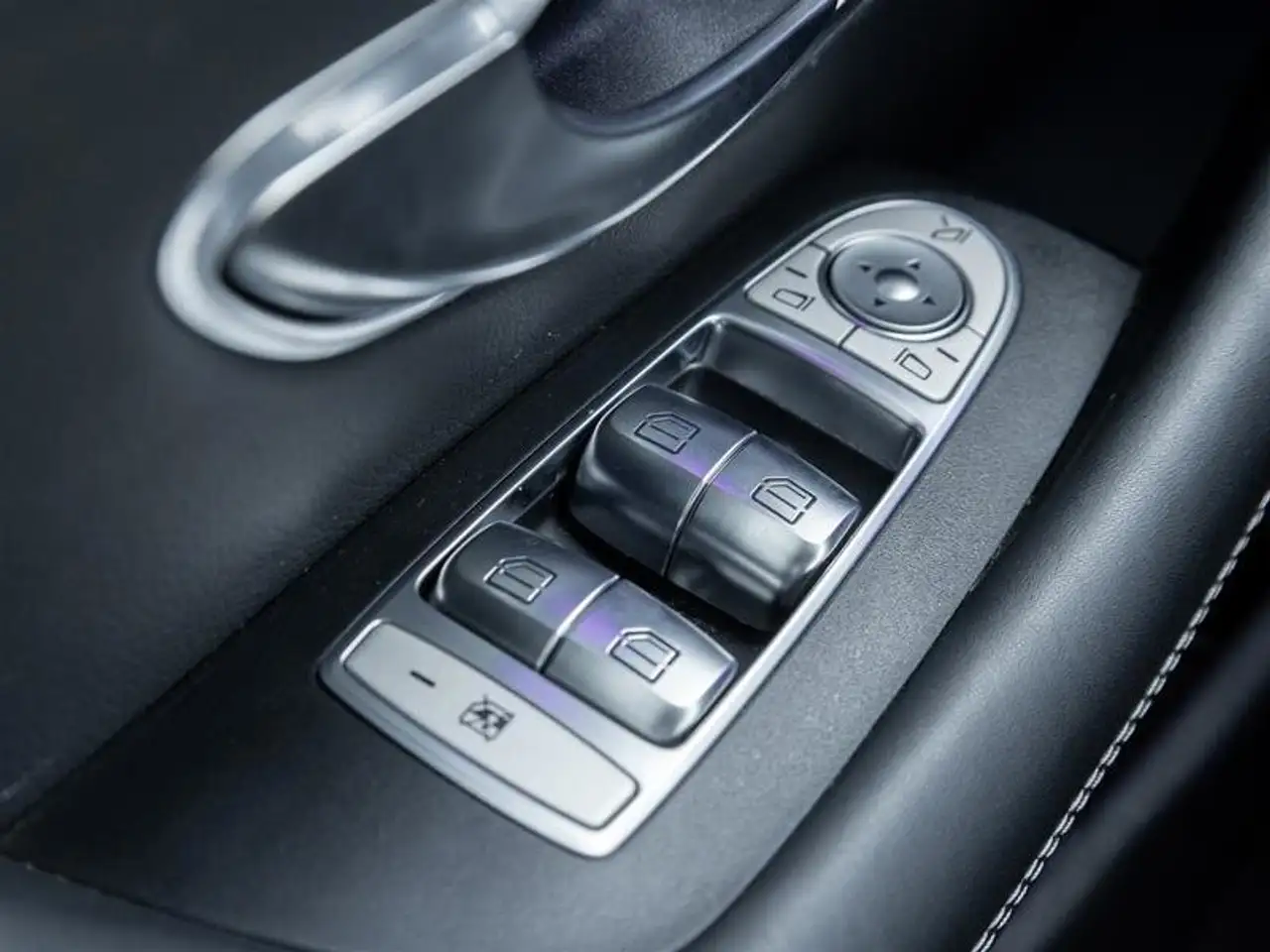 Mercedes-Benz E-Class fotografie Mercedes-Benz E-Class