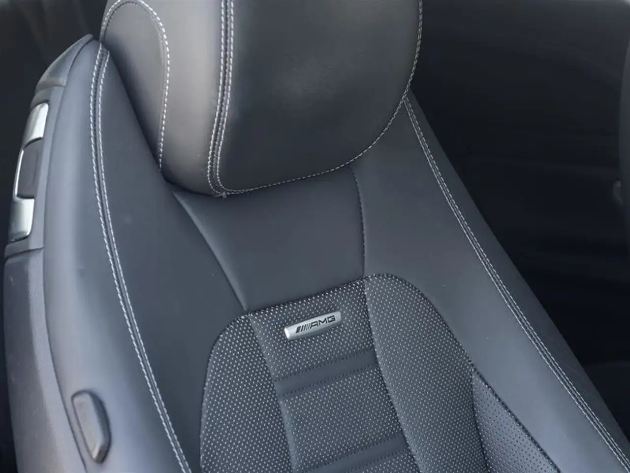 Mercedes-Benz E-Class fotografie Mercedes-Benz E-Class