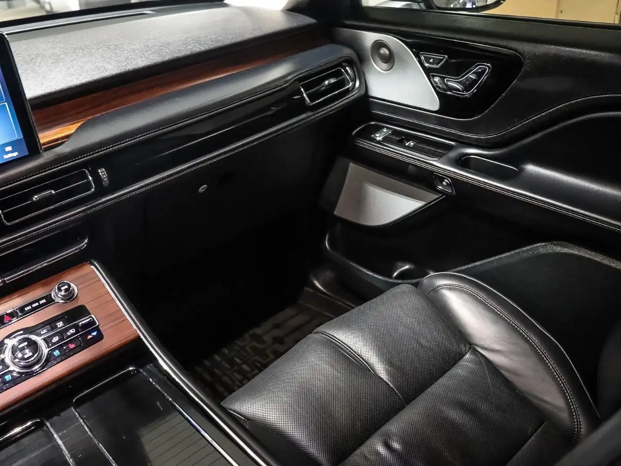 Lincoln Aviator снимка Lincoln Aviator