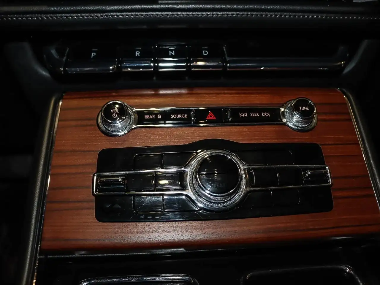 Lincoln Aviator снимка Lincoln Aviator