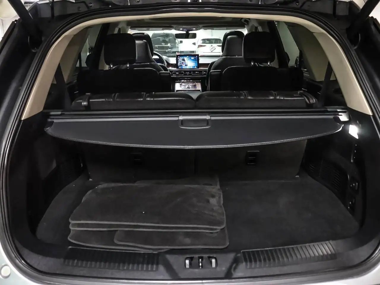 Lincoln Aviator снимка Lincoln Aviator
