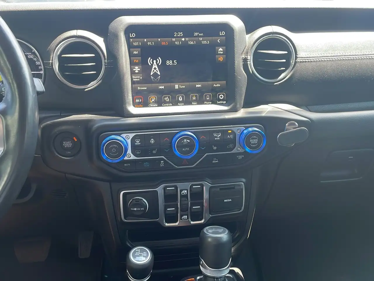 Jeep Wrangler снимка Jeep Wrangler