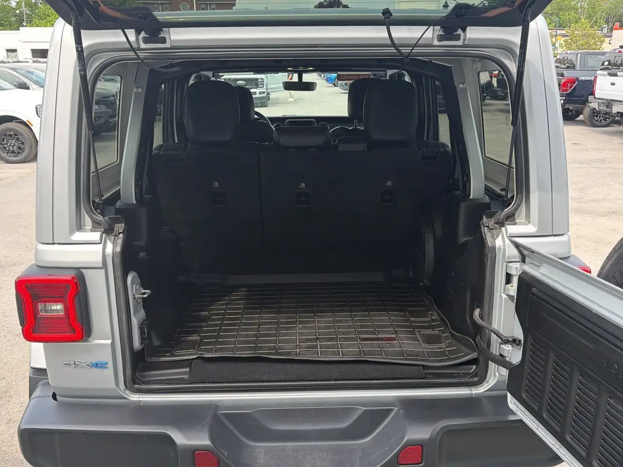 Jeep Wrangler снимка Jeep Wrangler