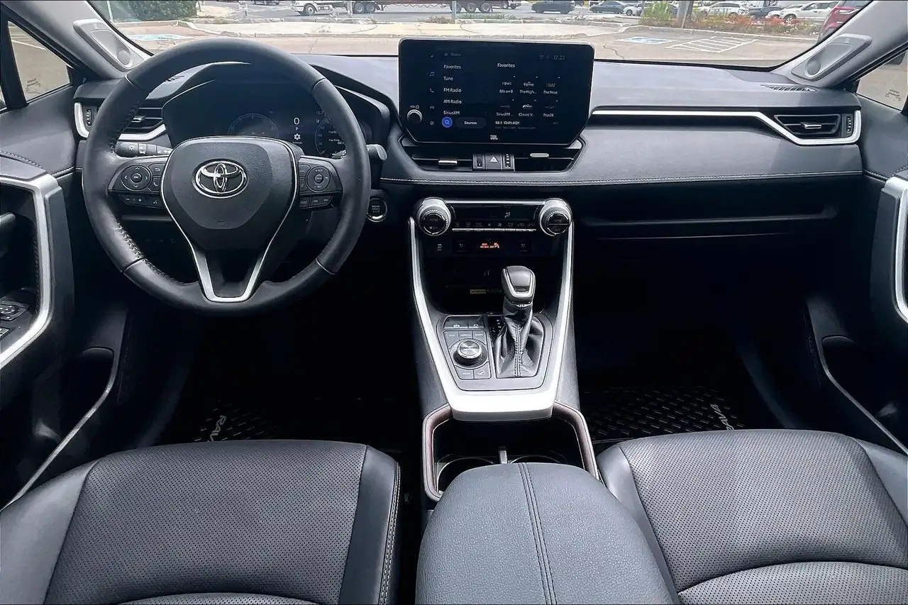 Toyota RAV 4 снимка Toyota RAV 4