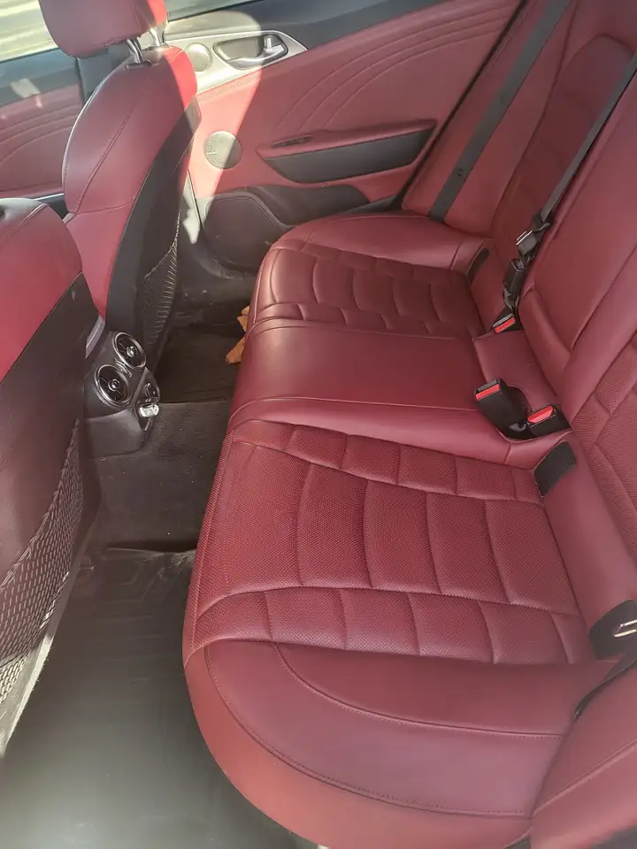 Kia Stinger снимка Kia Stinger