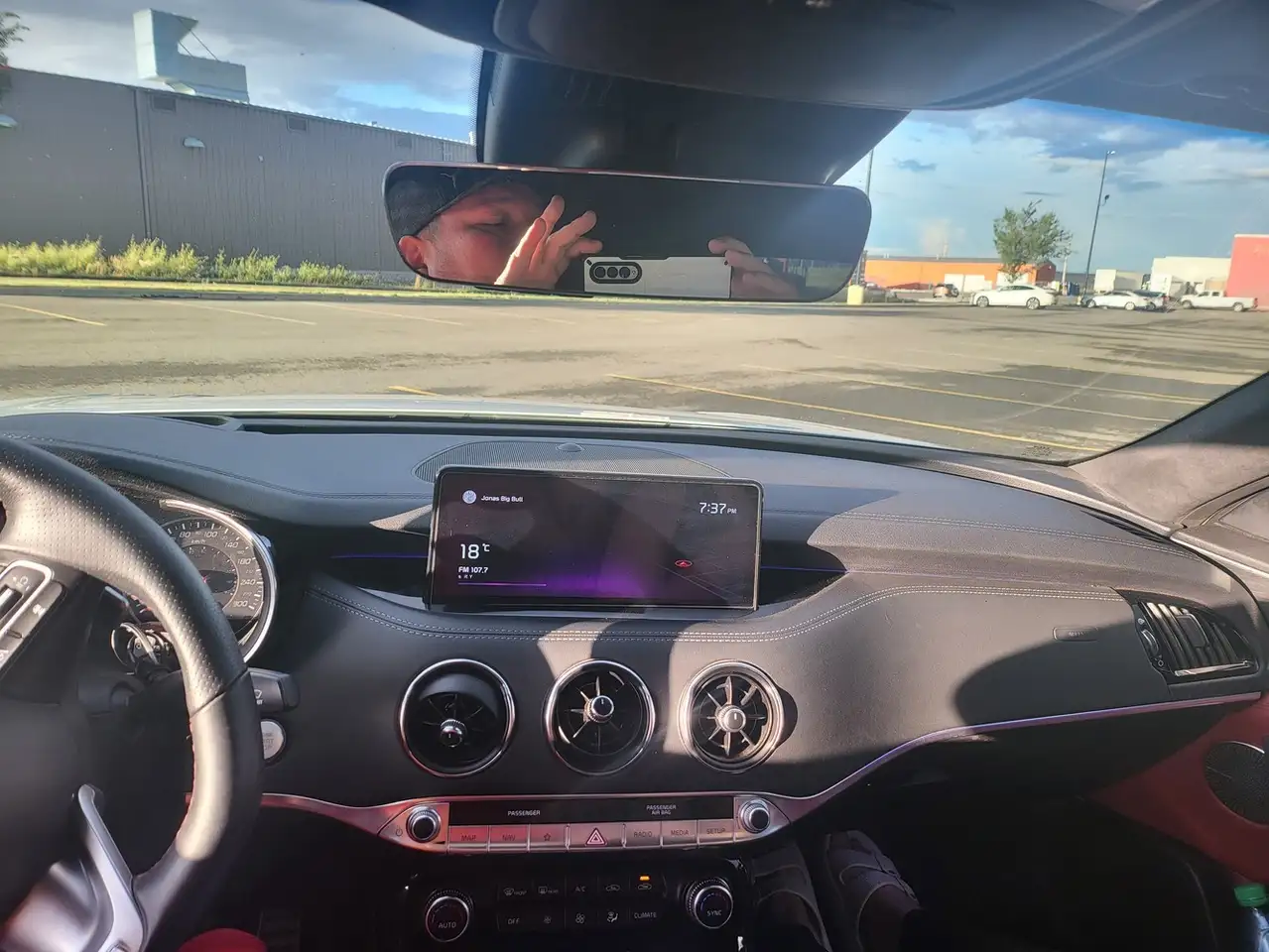 Kia Stinger снимка Kia Stinger