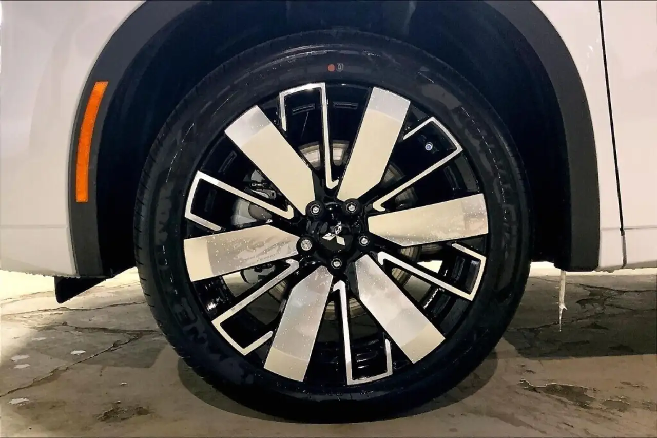 Mitsubishi Outlander photo Mitsubishi Outlander