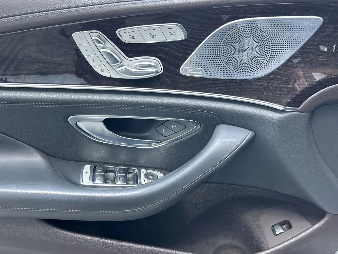 Mercedes-Benz CLS снимка Mercedes-Benz CLS