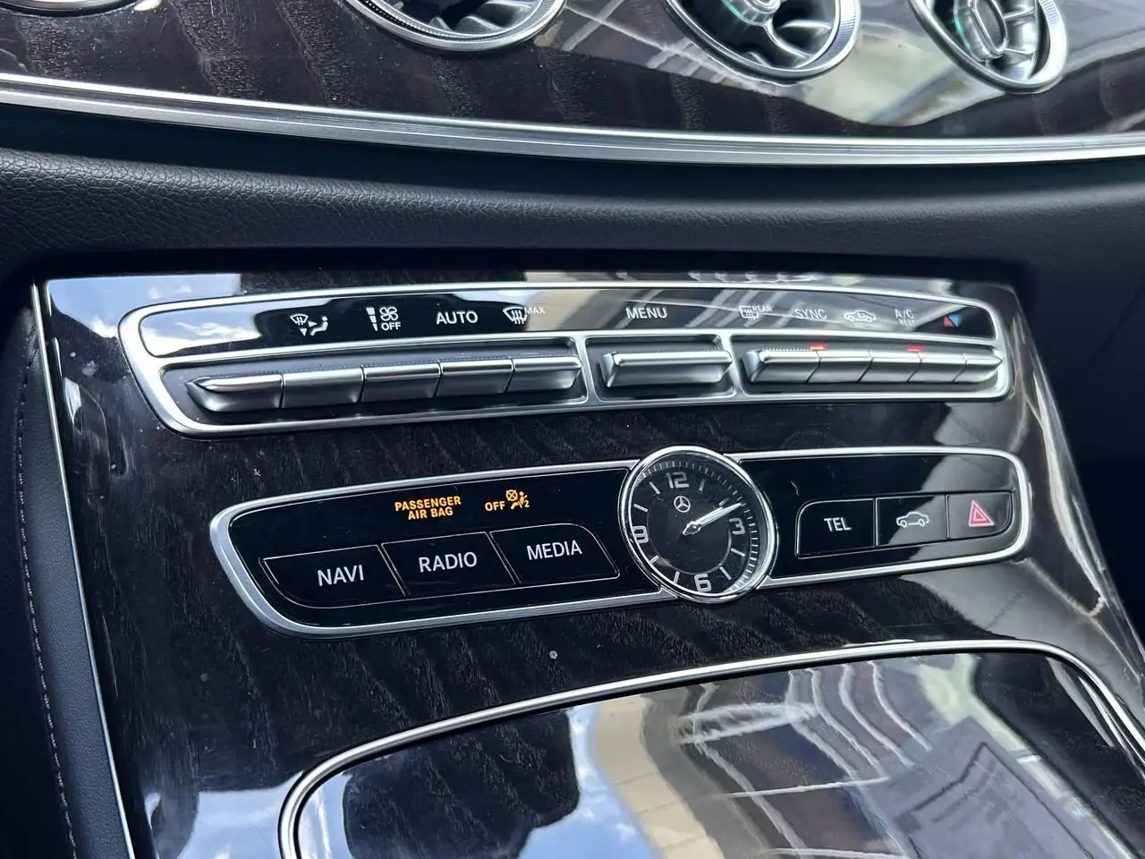 Mercedes-Benz CLS снимка Mercedes-Benz CLS