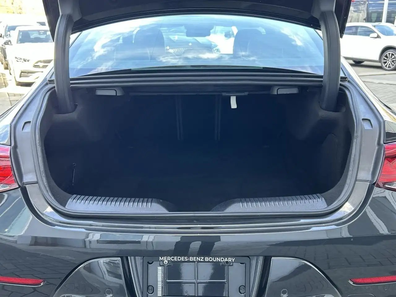Mercedes-Benz CLS снимка Mercedes-Benz CLS