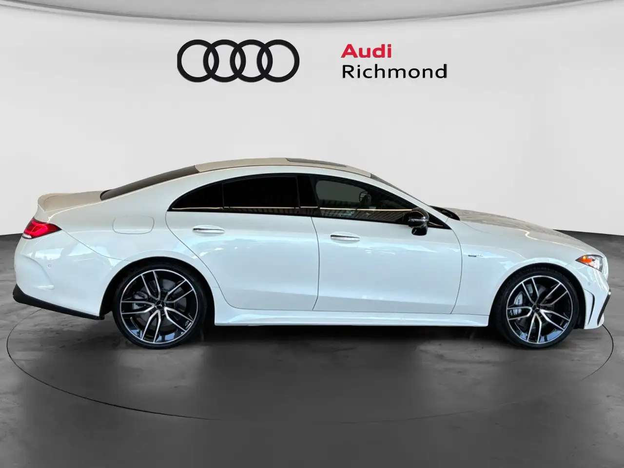 Mercedes-Benz CLS снимка Mercedes-Benz CLS