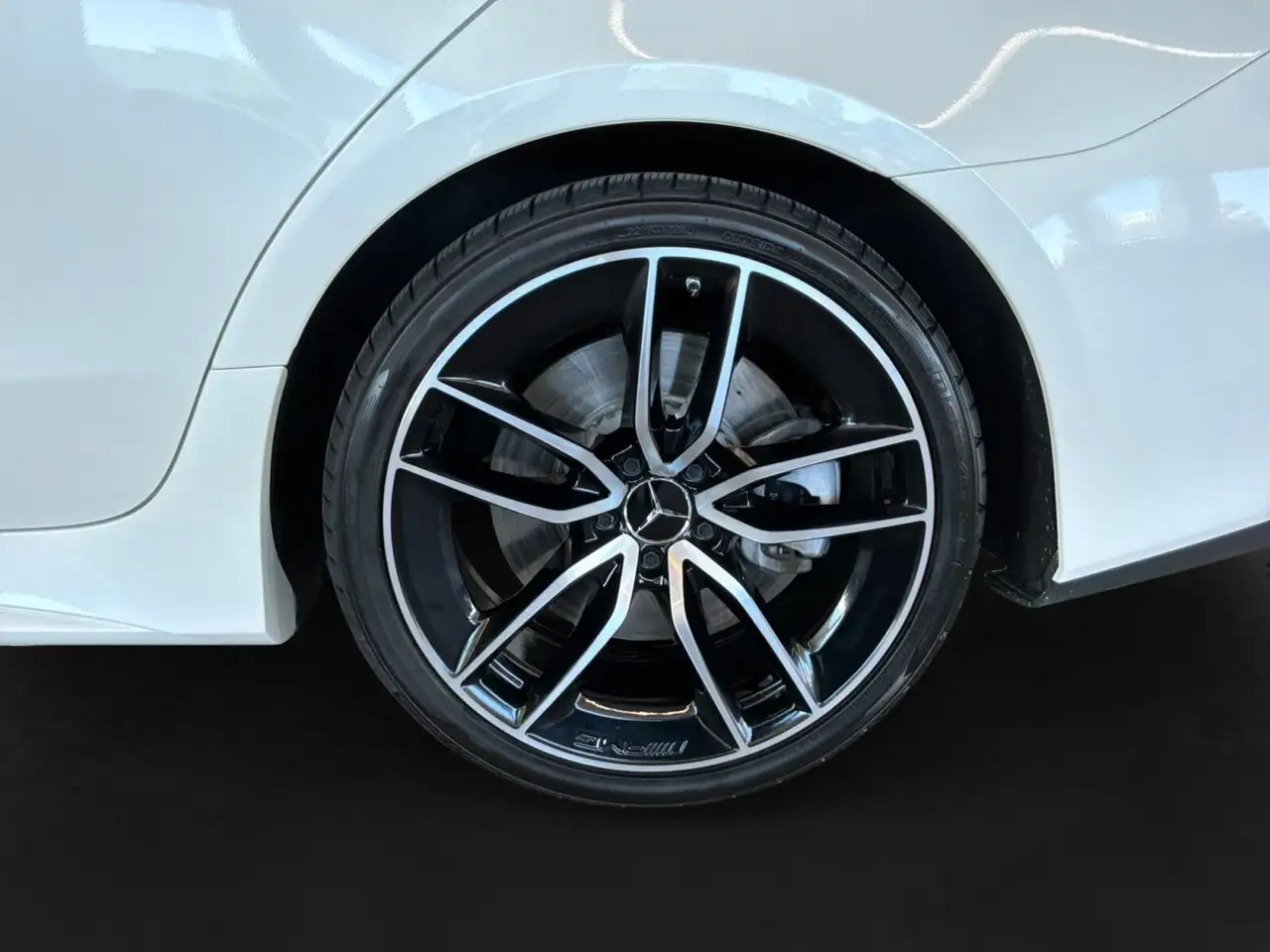Mercedes-Benz CLS снимка Mercedes-Benz CLS