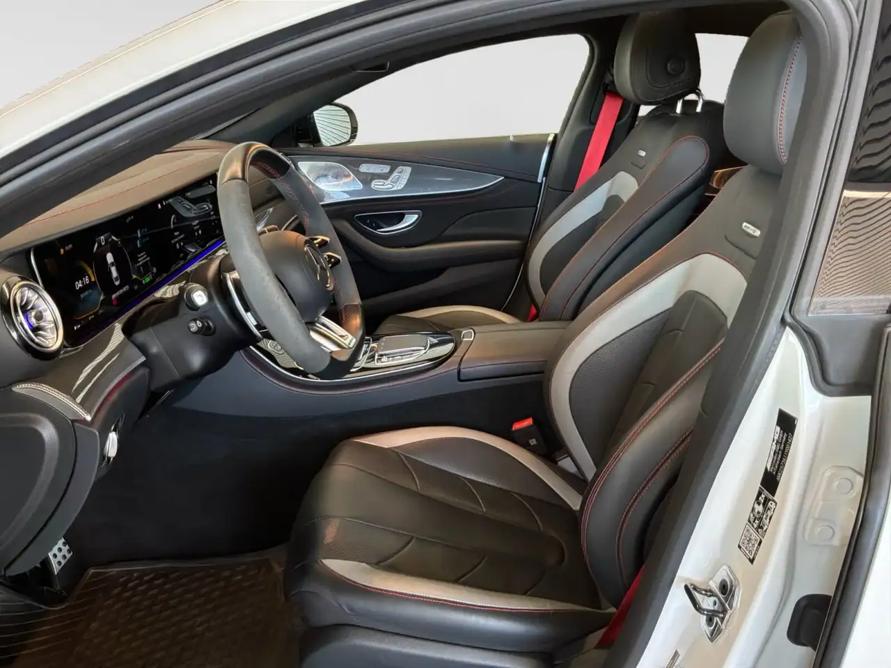 Mercedes-Benz CLS снимка Mercedes-Benz CLS