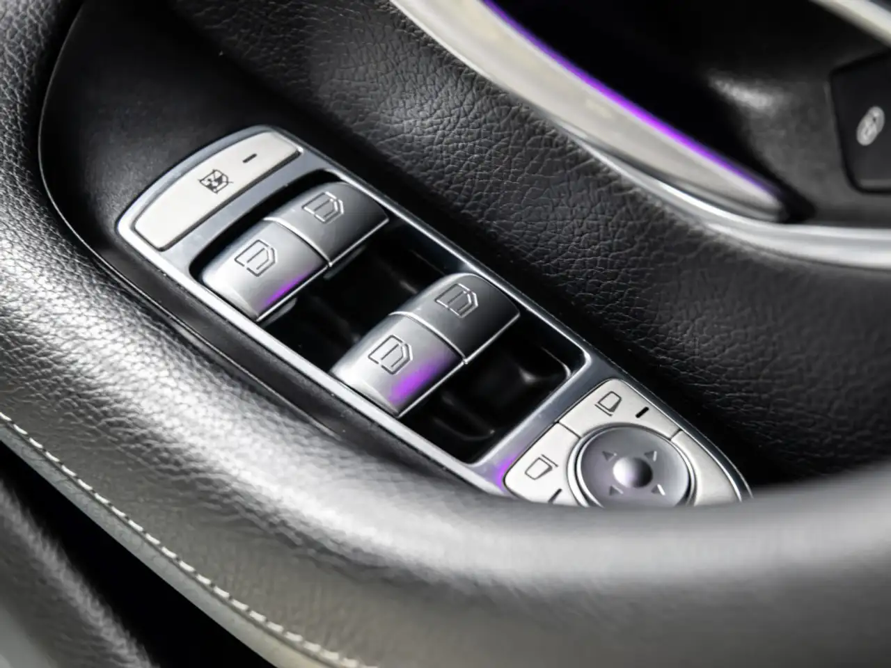 Mercedes-Benz CLS снимка Mercedes-Benz CLS