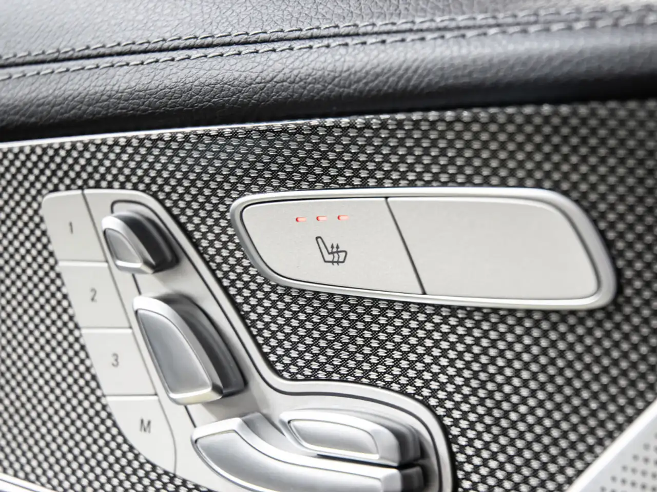 Mercedes-Benz CLS снимка Mercedes-Benz CLS