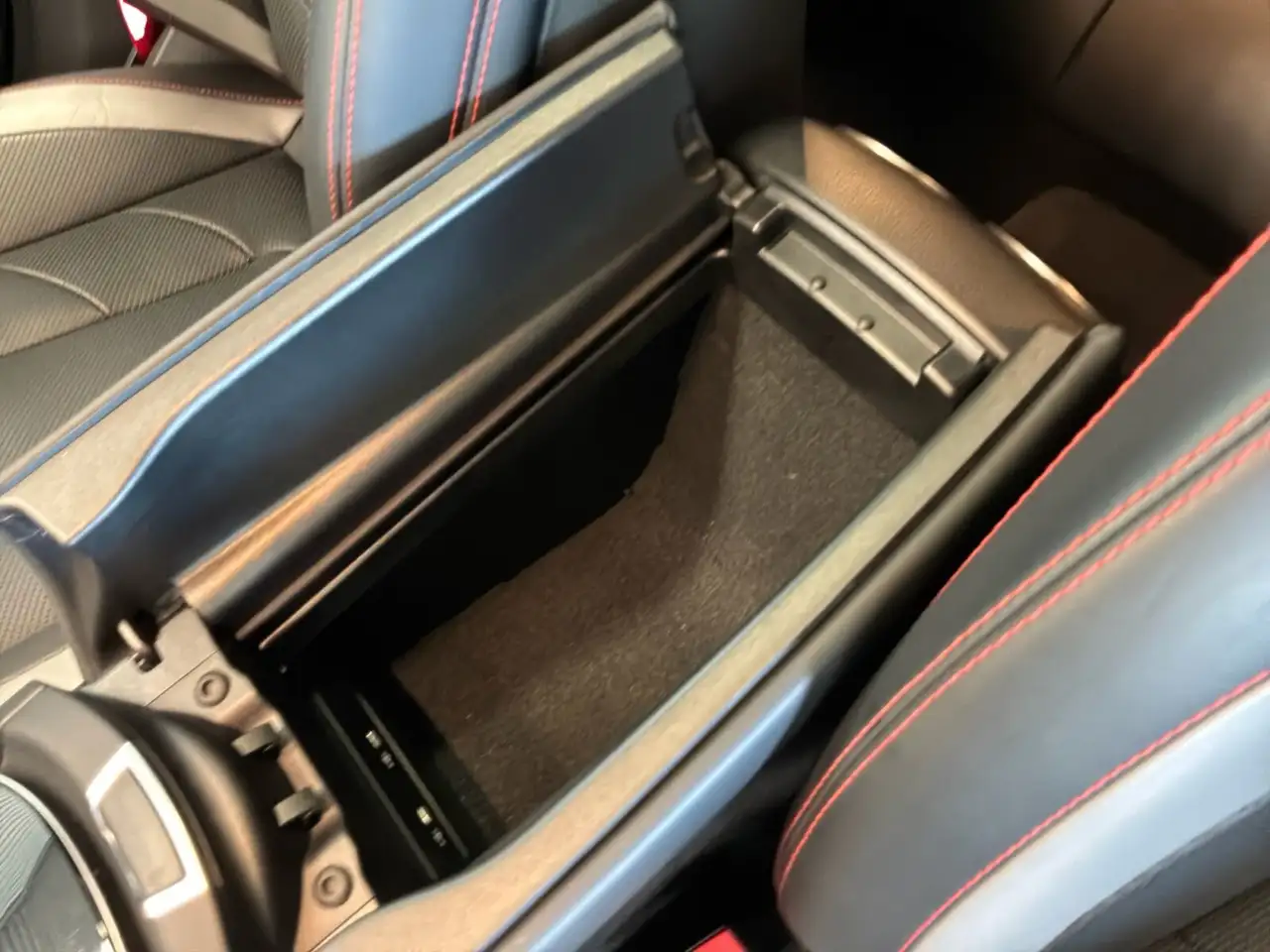Mercedes-Benz CLS снимка Mercedes-Benz CLS