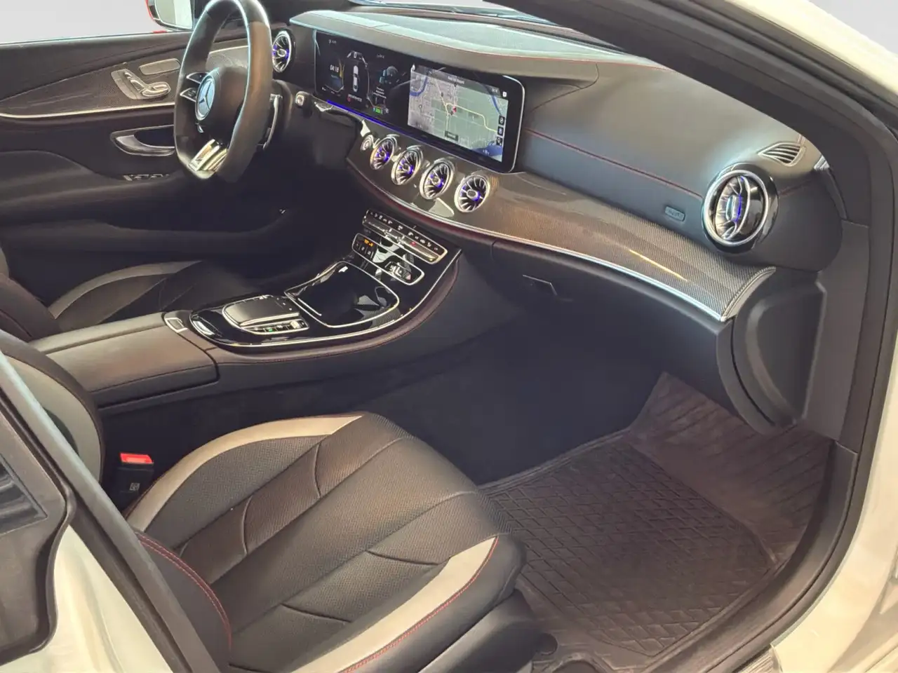 Mercedes-Benz CLS снимка Mercedes-Benz CLS