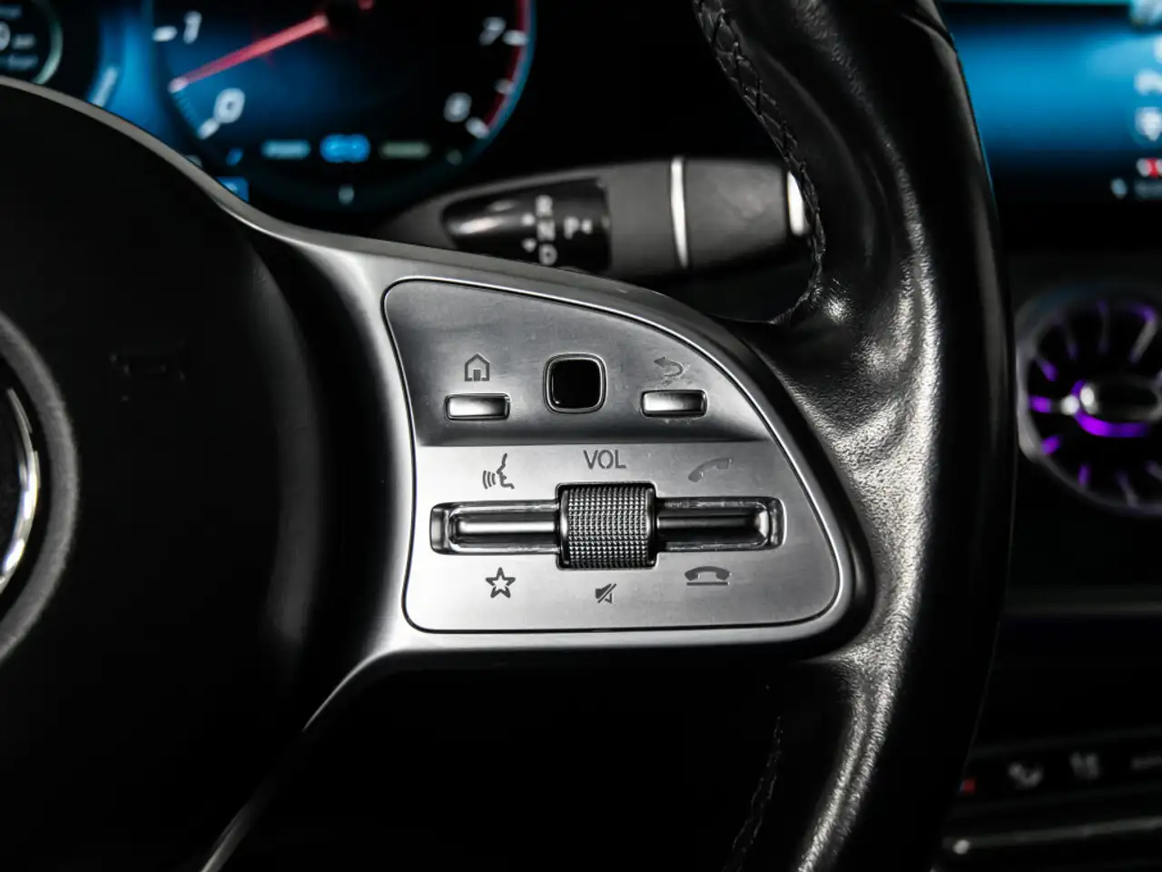 Mercedes-Benz CLS снимка Mercedes-Benz CLS