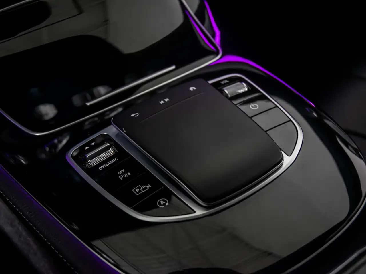 Mercedes-Benz CLS снимка Mercedes-Benz CLS