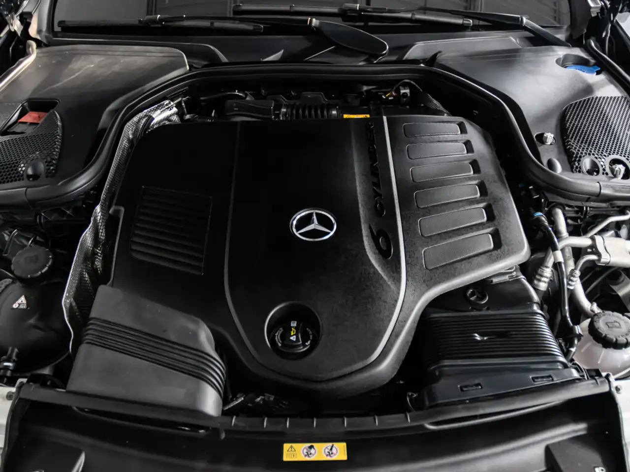 Mercedes-Benz CLS снимка Mercedes-Benz CLS