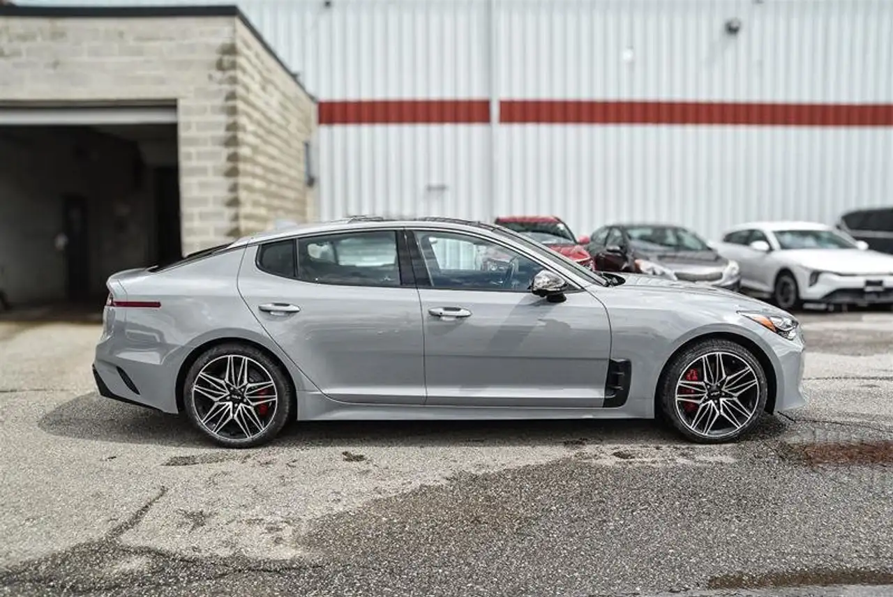 Kia Stinger снимка Kia Stinger