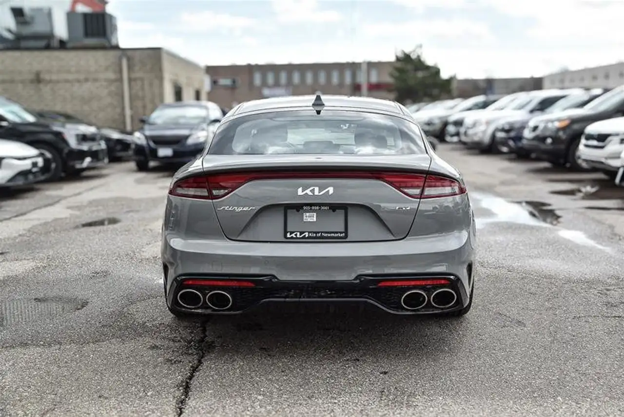 Kia Stinger снимка Kia Stinger