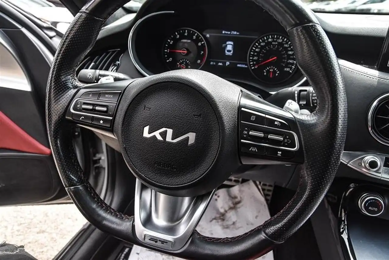 Kia Stinger снимка Kia Stinger
