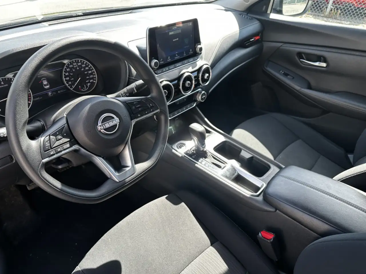Nissan Sentra снимка Nissan Sentra