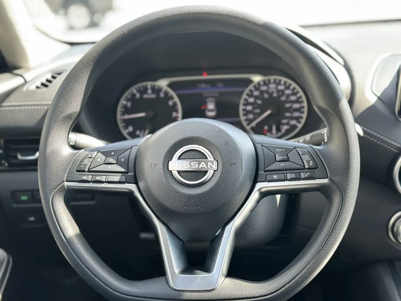 Nissan Sentra снимка Nissan Sentra