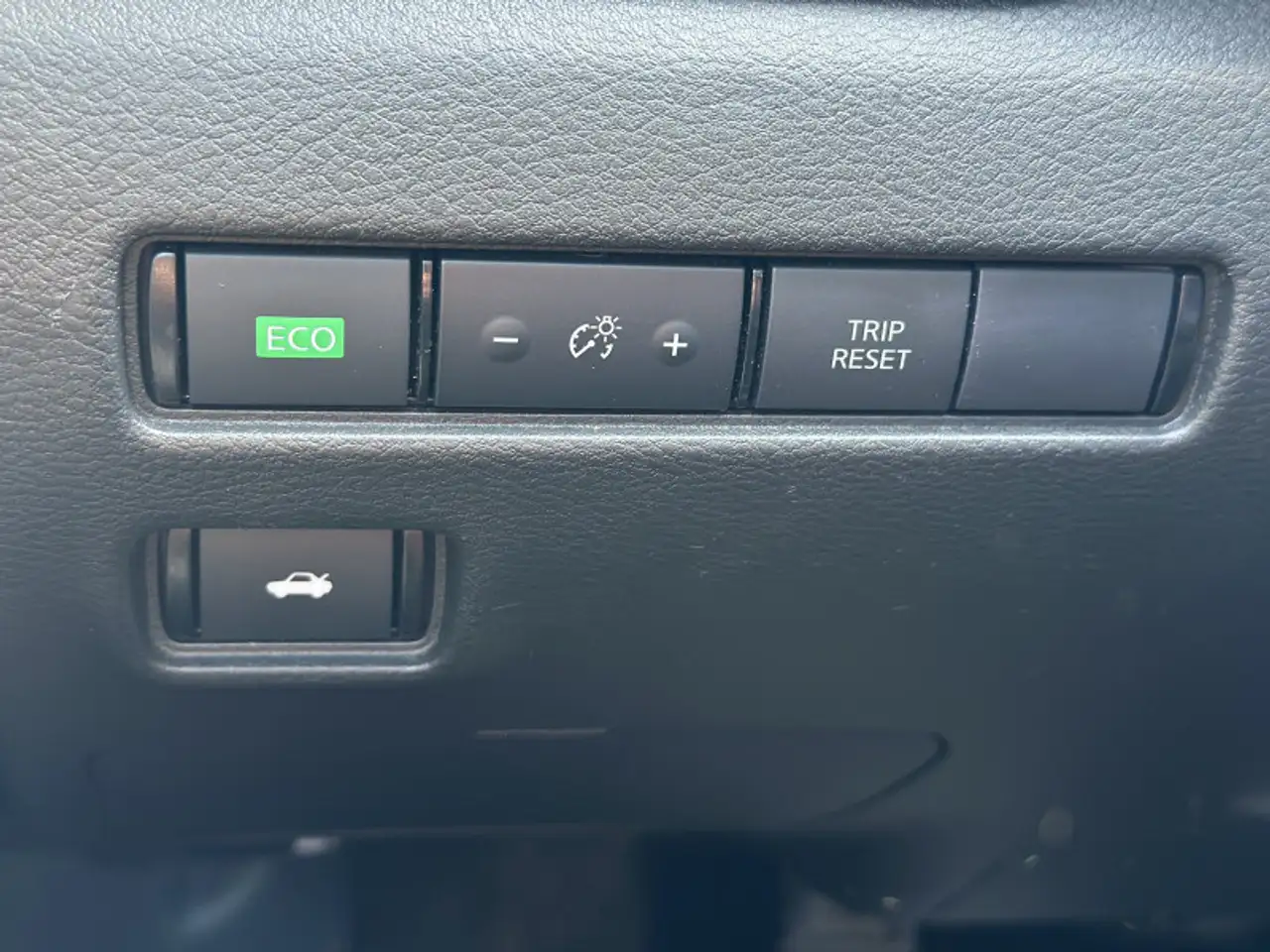Nissan Sentra снимка Nissan Sentra