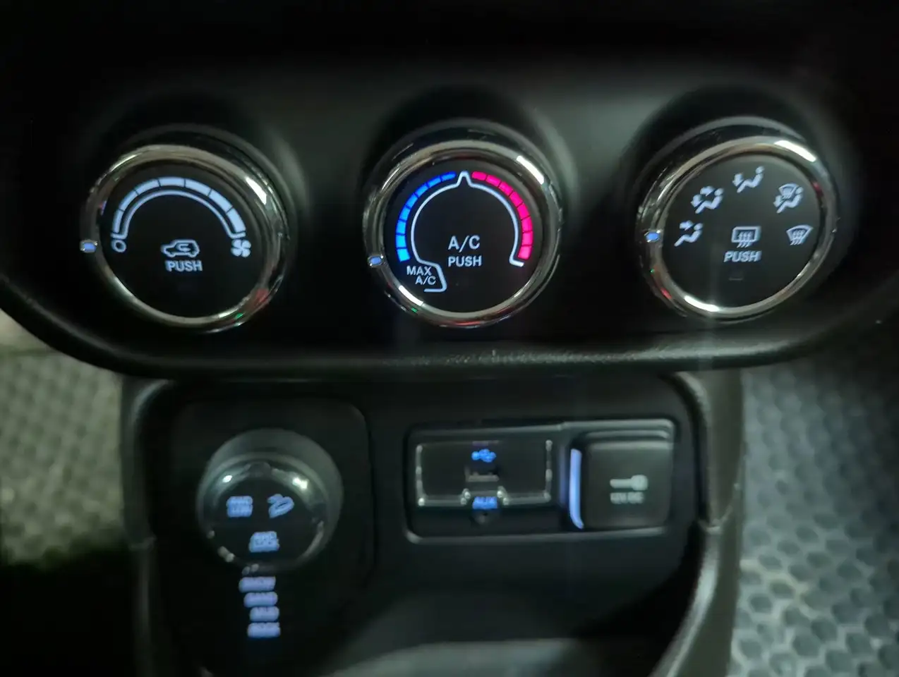 Jeep Renegade photo Jeep Renegade