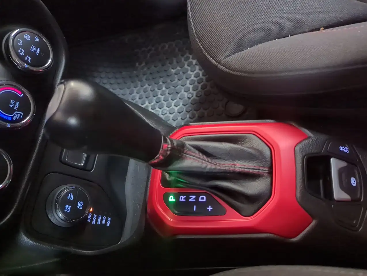 Jeep Renegade photo Jeep Renegade