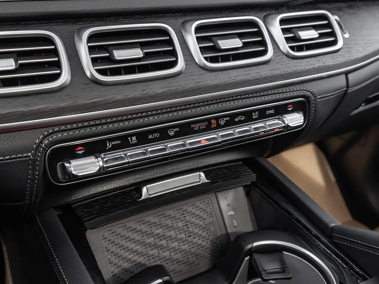 Mercedes-Benz GLE снимка Mercedes-Benz GLE