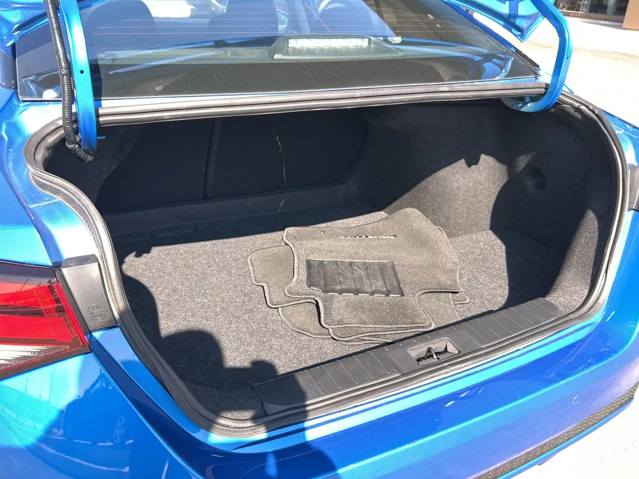 Nissan Sentra снимка Nissan Sentra