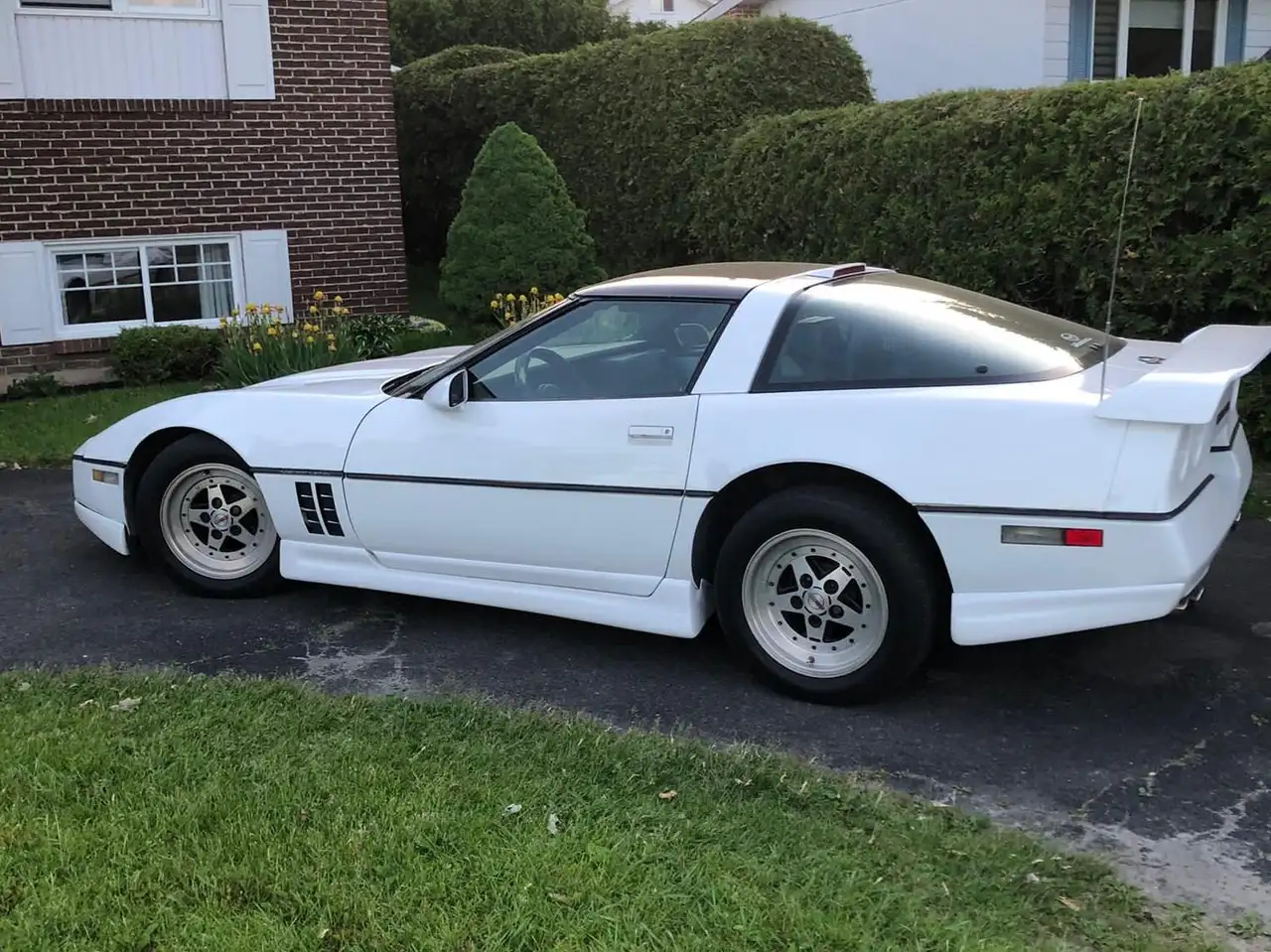 Chevrolet Corvette снимка Chevrolet Corvette