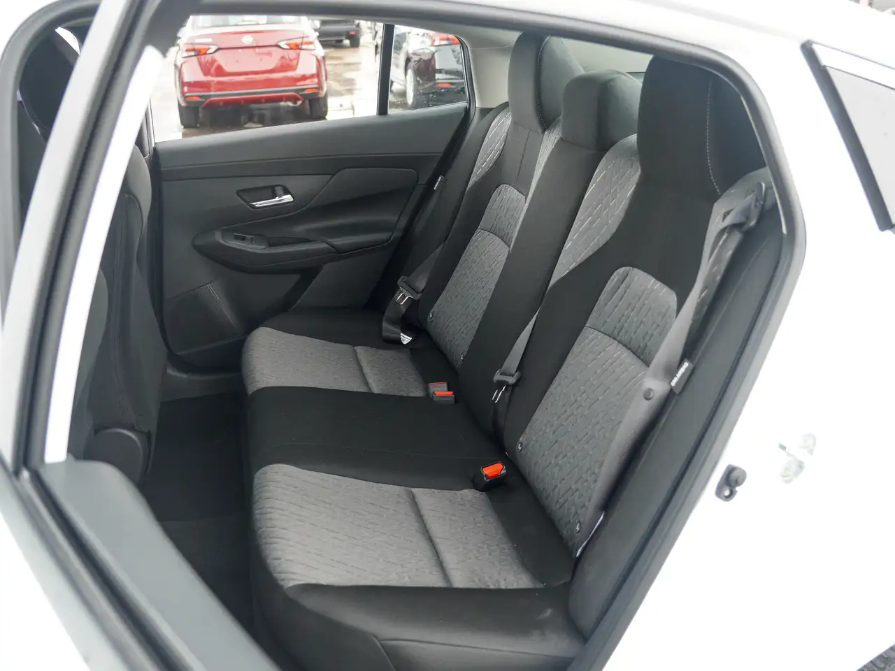 Nissan Sentra снимка Nissan Sentra