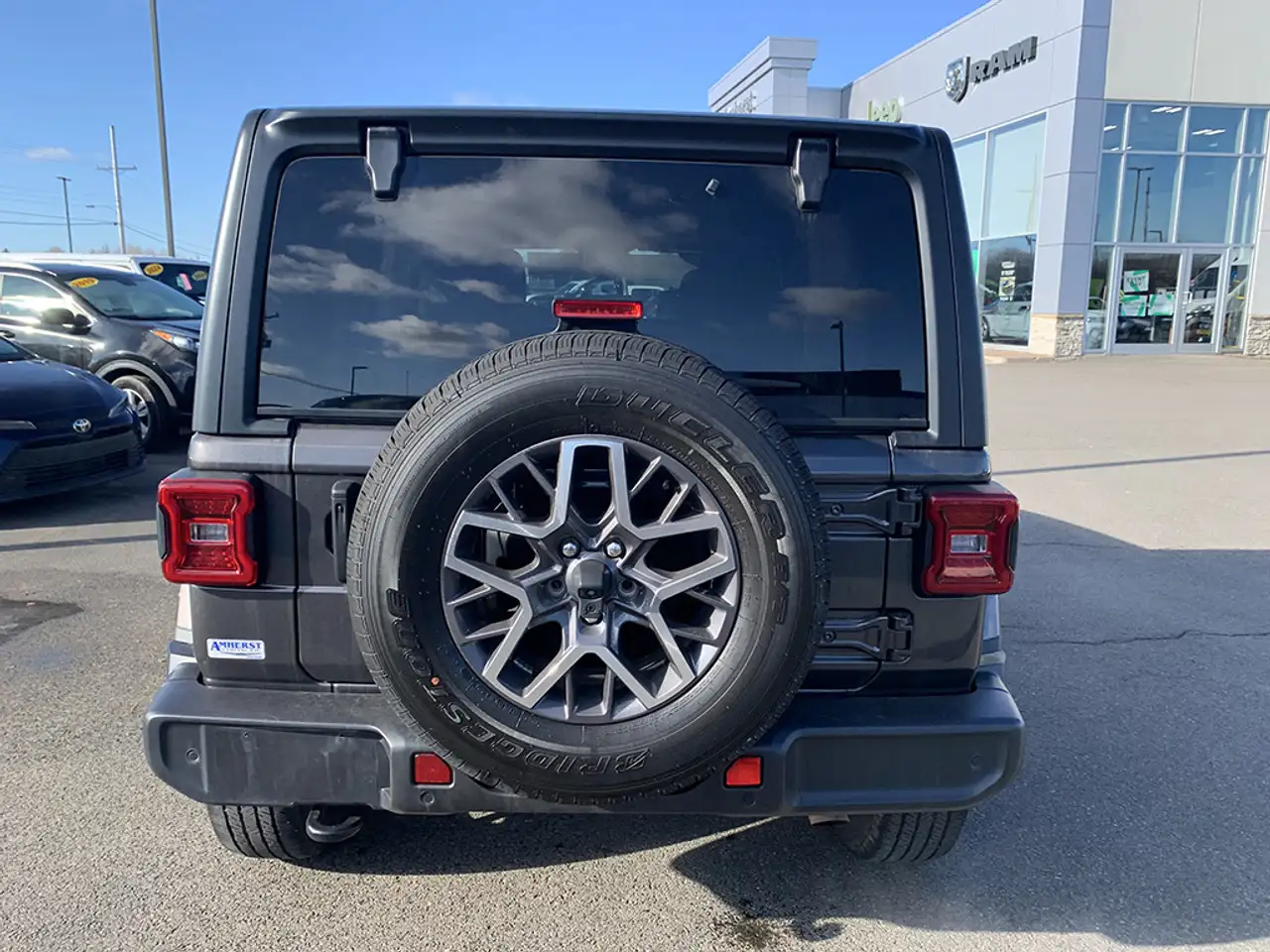 Jeep Wrangler снимка Jeep Wrangler