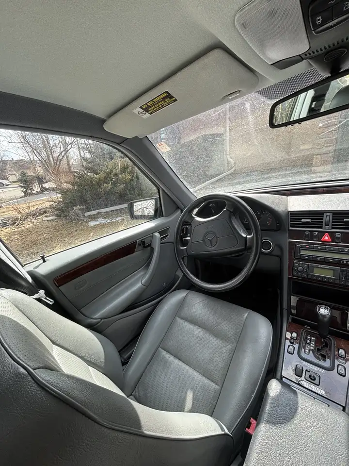 Mercedes-Benz C-Class снимка Mercedes-Benz C-Class