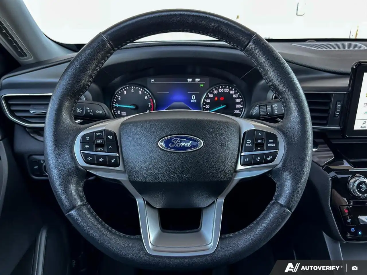 Ford Explorer photo Ford Explorer
