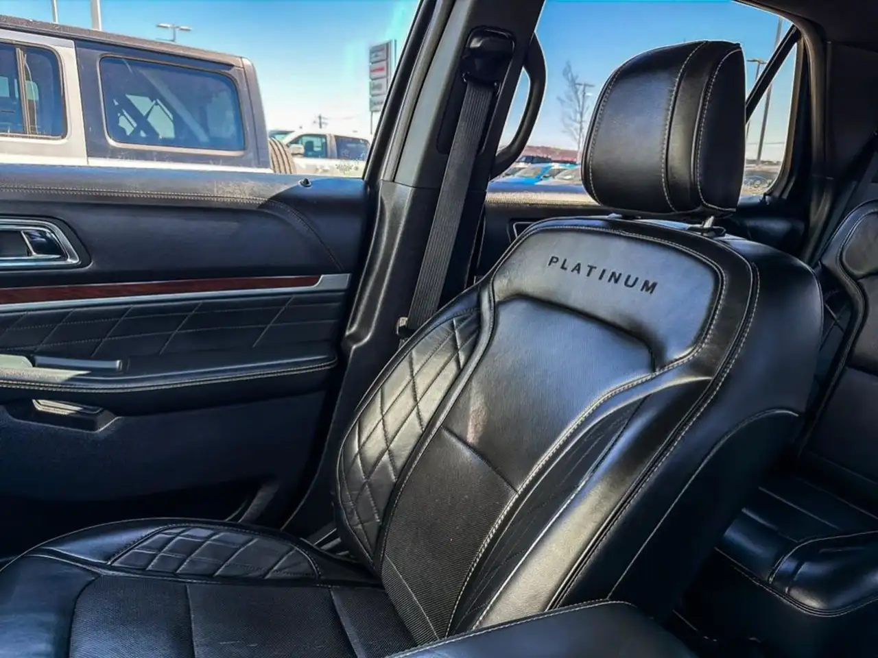 Ford Explorer photo Ford Explorer