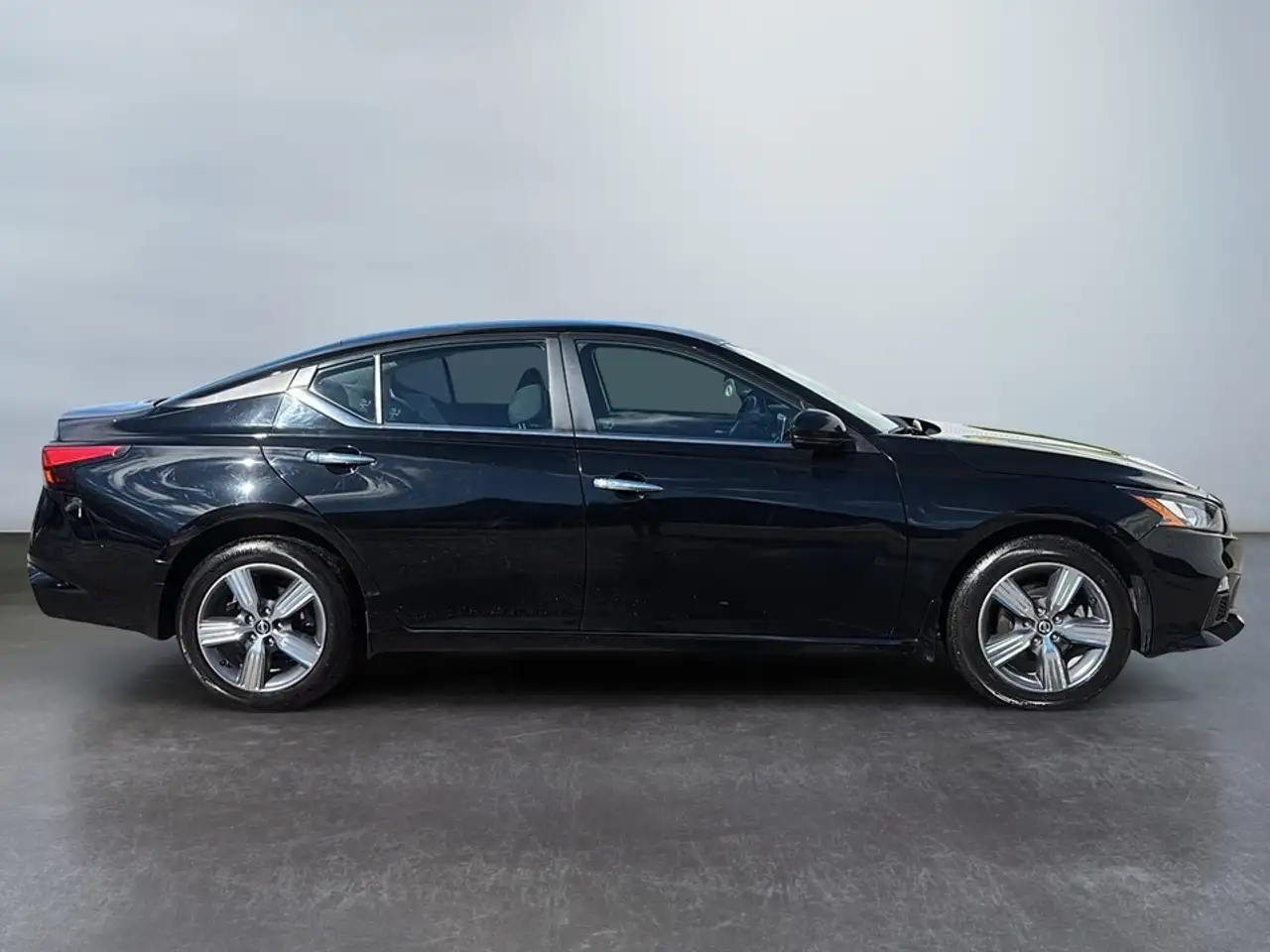 Nissan Altima снимка Nissan Altima