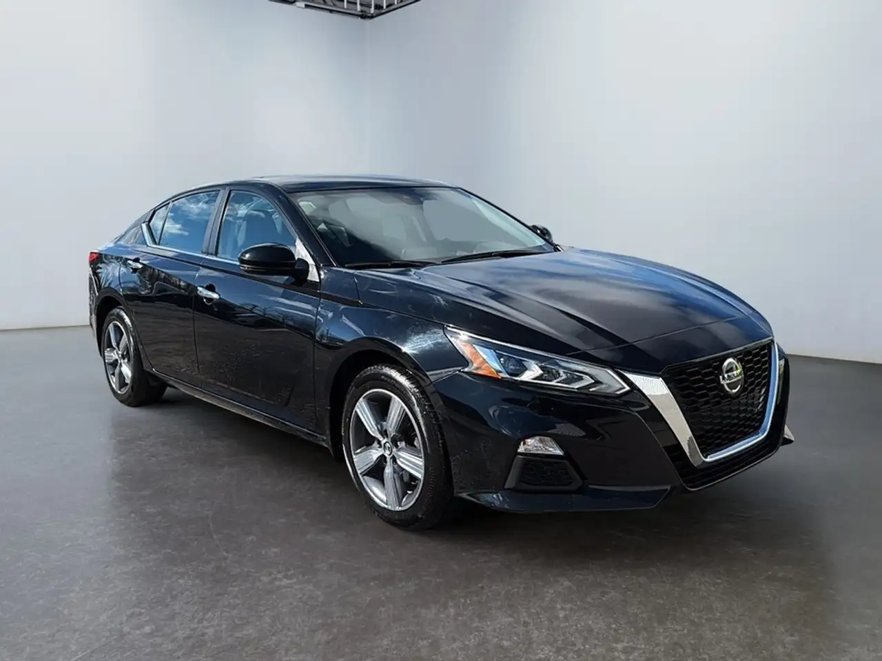 Nissan Altima снимка Nissan Altima