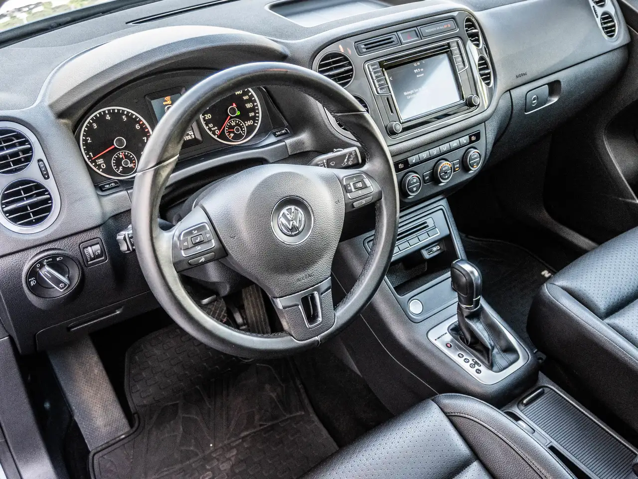 Volkswagen Tiguan снимка Volkswagen Tiguan