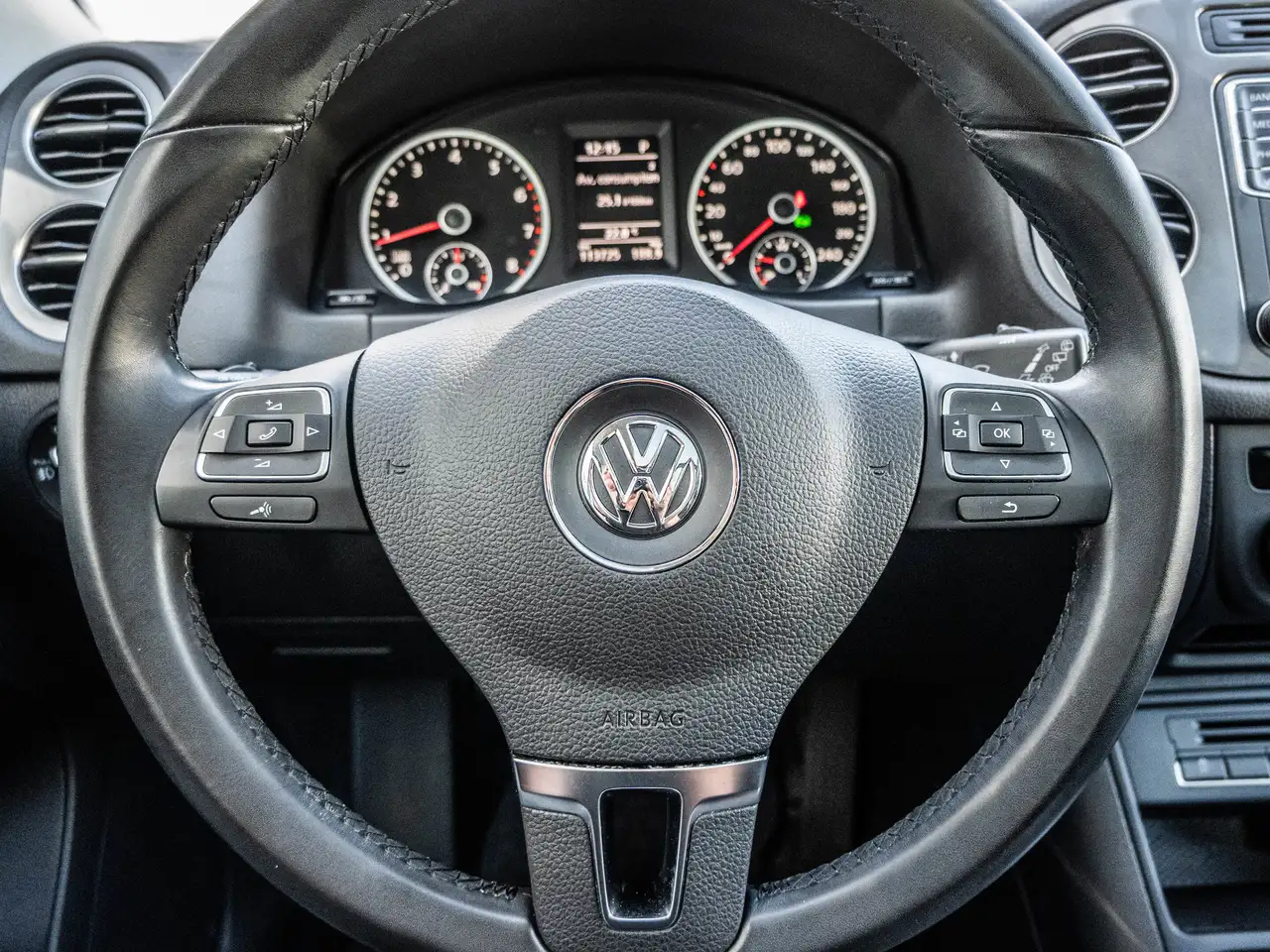 Volkswagen Tiguan снимка Volkswagen Tiguan